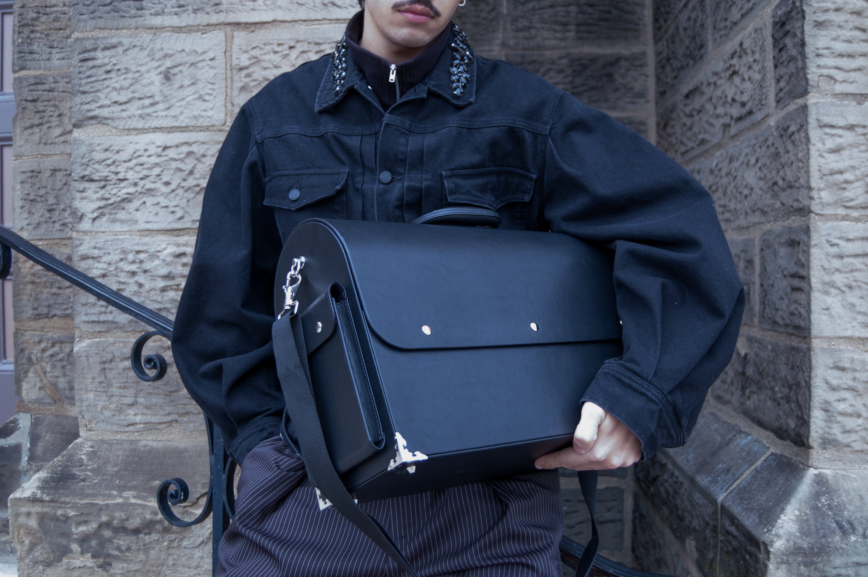 LEATHER WEEKENDER BAG