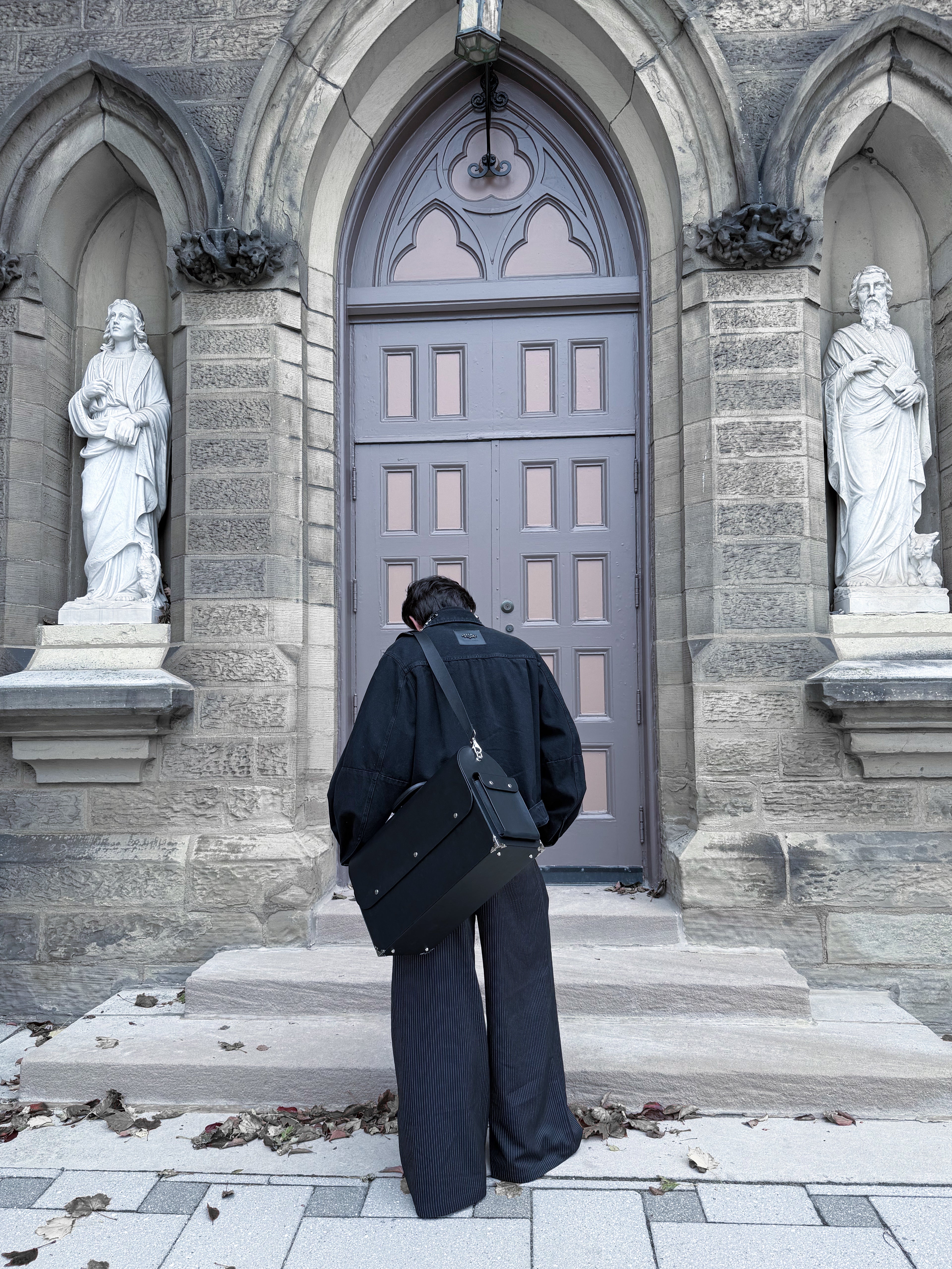 LEATHER WEEKENDER BAG