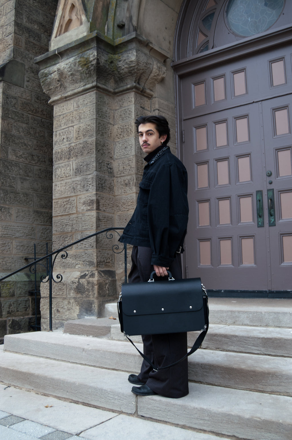 LEATHER WEEKENDER BAG
