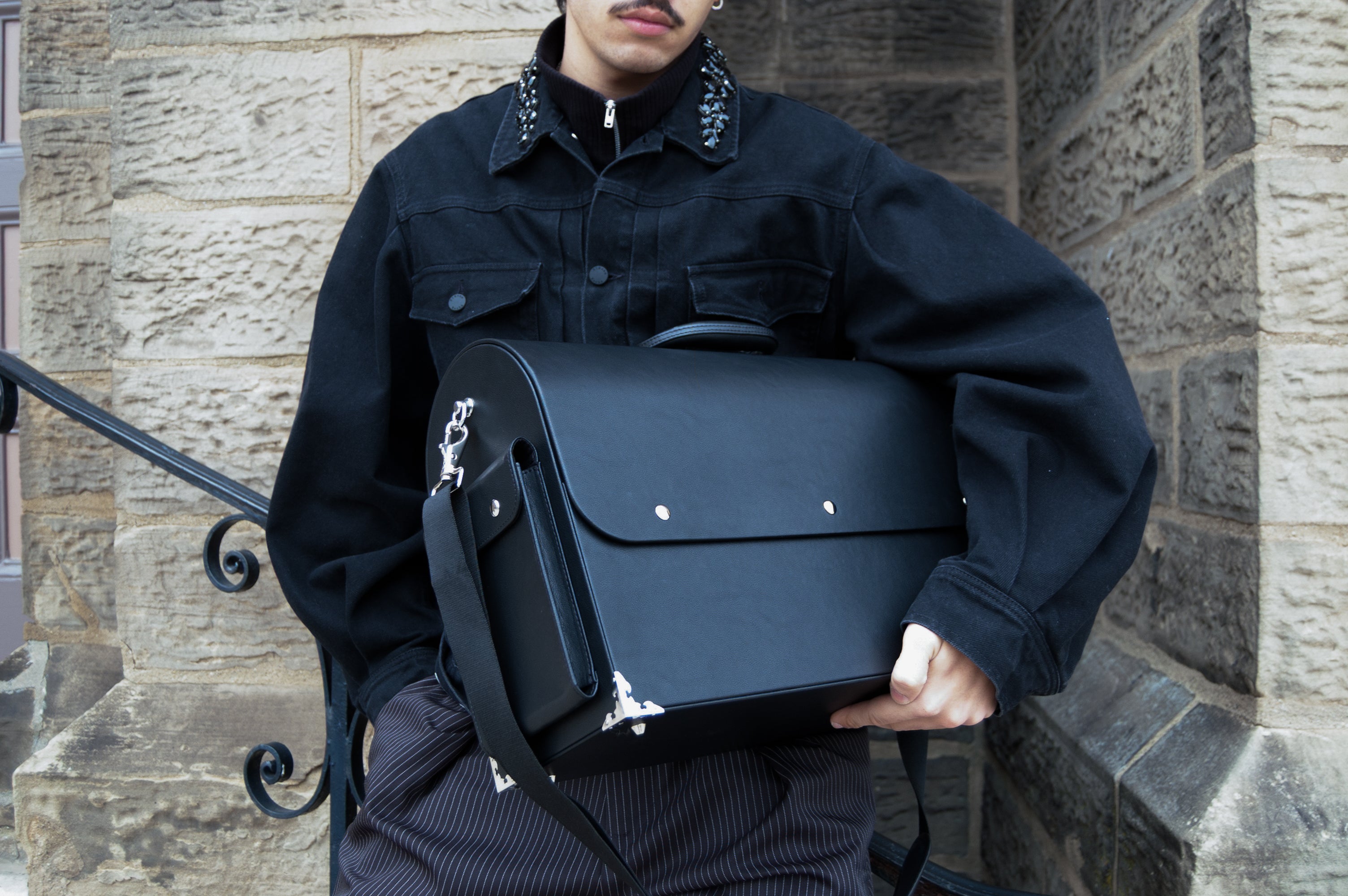 LEATHER WEEKENDER BAG